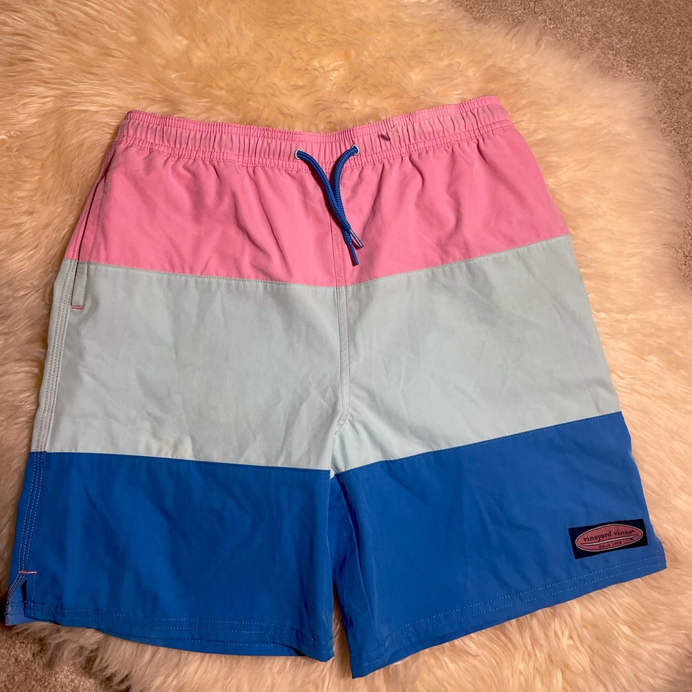 VINEYARD VINES sz Med. Swim Shorts unlined